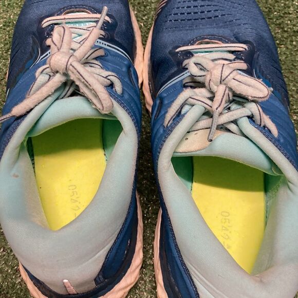 Saucony Hurricane 22 running shoes women’s size 8 wide (OKPM-12-006) - Picture 12 of 13